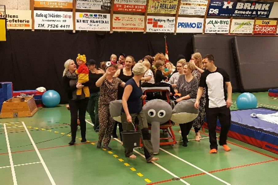 Video: Indslag fra gymnastikopvisning Hodde Tistrup Hallen