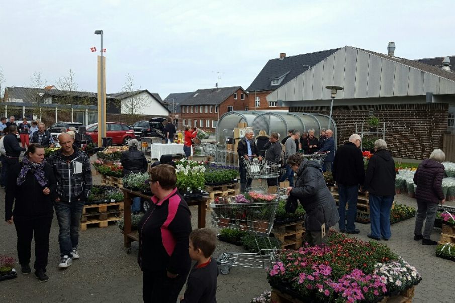Indslag fra Havemarkedet i dag på Torvet i Tistrup.